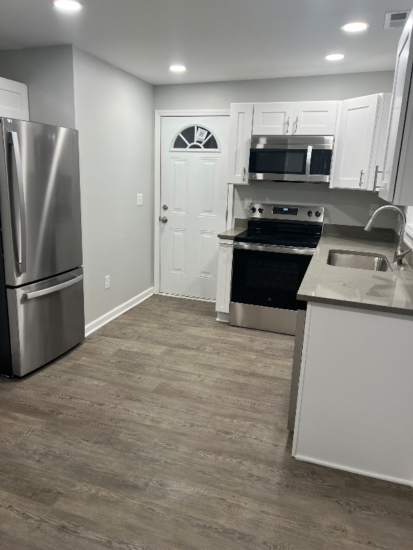 Charlotte House: 4718 Rolling Hill Dr