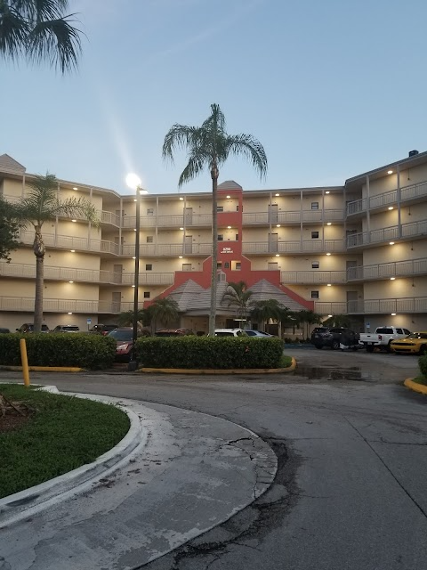 DORAL Apartment: 8290 LAKE DR