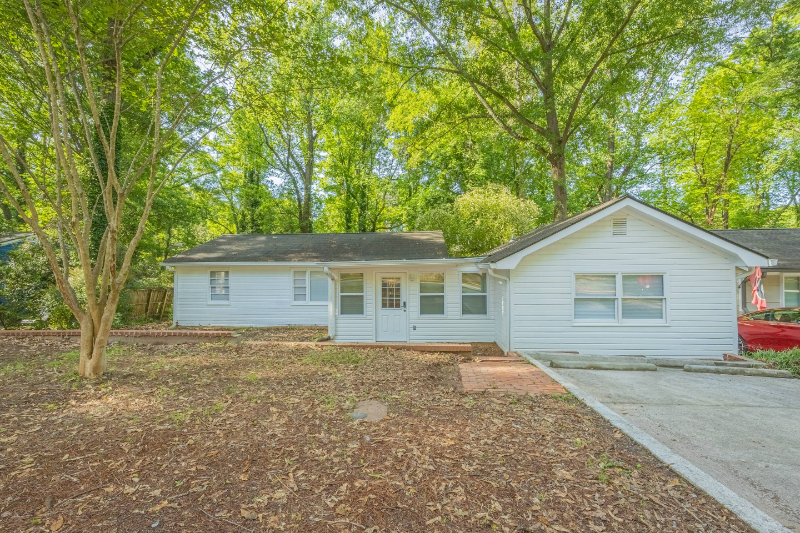 Athens House: 230 Habersham Drive
