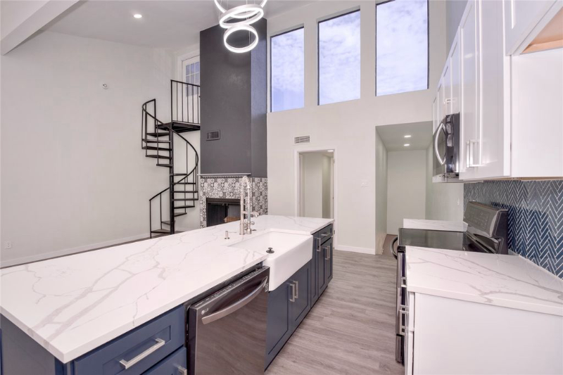 Dallas House: 6738 Eastridge Dr