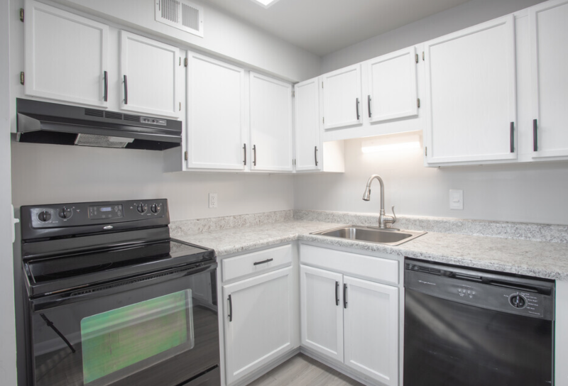 Newport News Apartment: 372 Beechmont Court