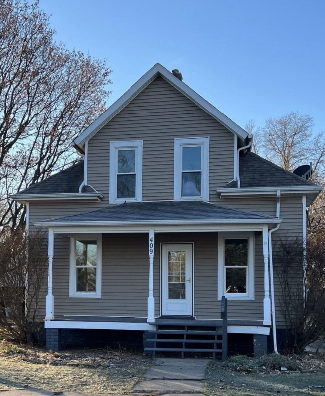 Galva House: 409 E Division St