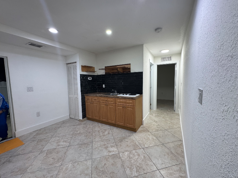 Hialeah Apartment: 1521 East 7th Court