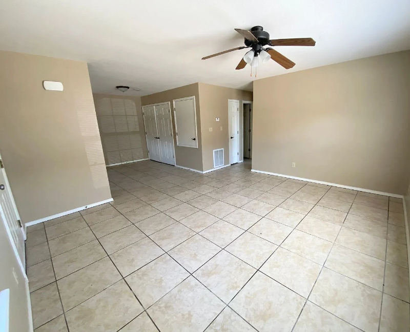 Hackett Townhome: 415 S Vine St