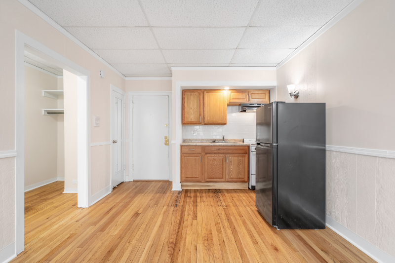 Chicago Apartment: 1440 W. Howard St.