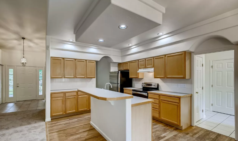 Lakewood House: 679 Allison St