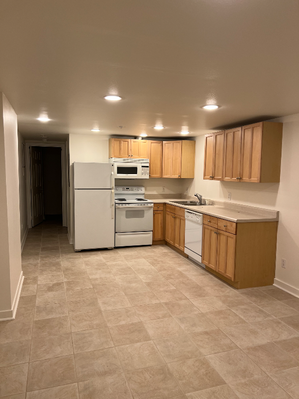 Seattle Apartment: 6410-1/2 Phinney Ave N