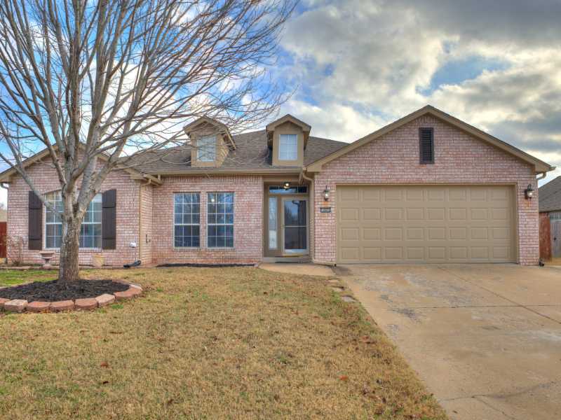 Owasso House: 14905 E 88th St N
