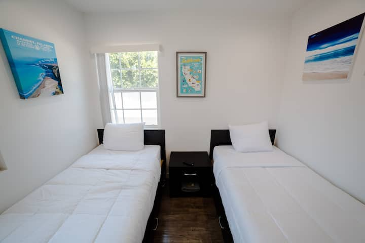 Van Nuys Multiplex: 14836 Archwood Street