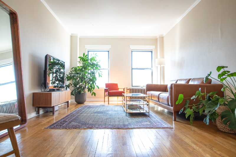 Chicago Apartment: 434 W Roscoe St.