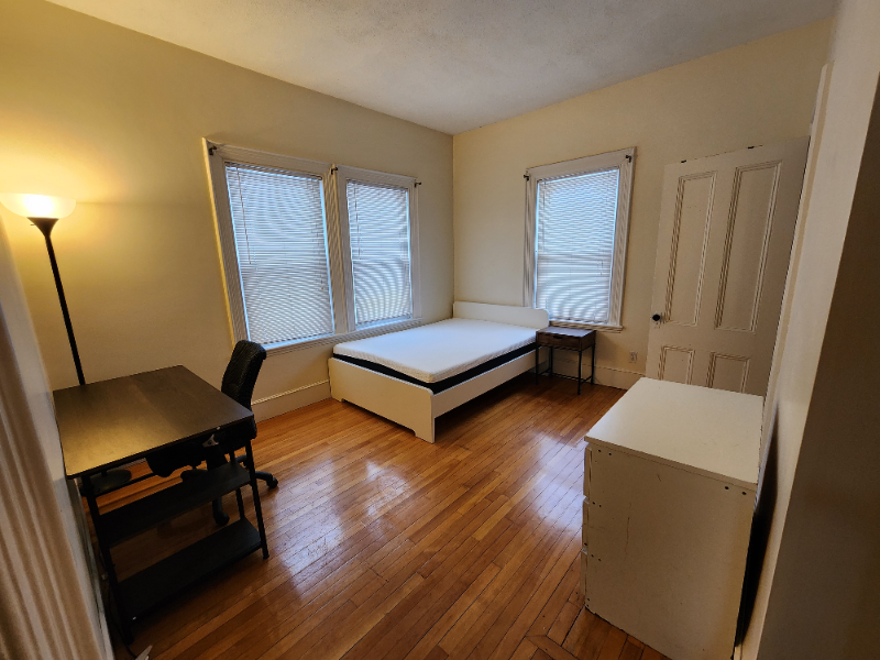 Quincy Single Room: 66 Brook St.
