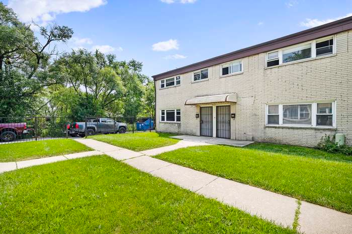 Chicago Heights Townhome: 1265 Division St