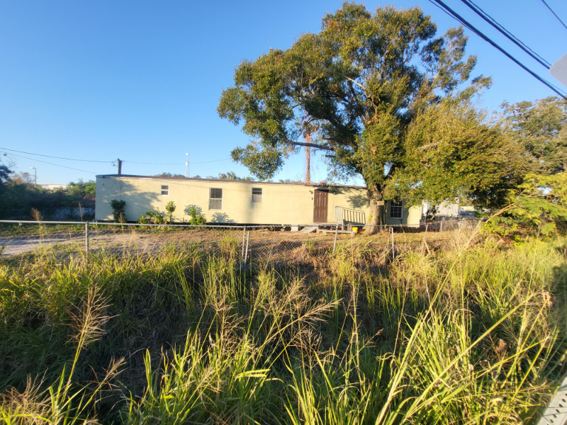 Tampa House: 8010 E Broadway Ave
