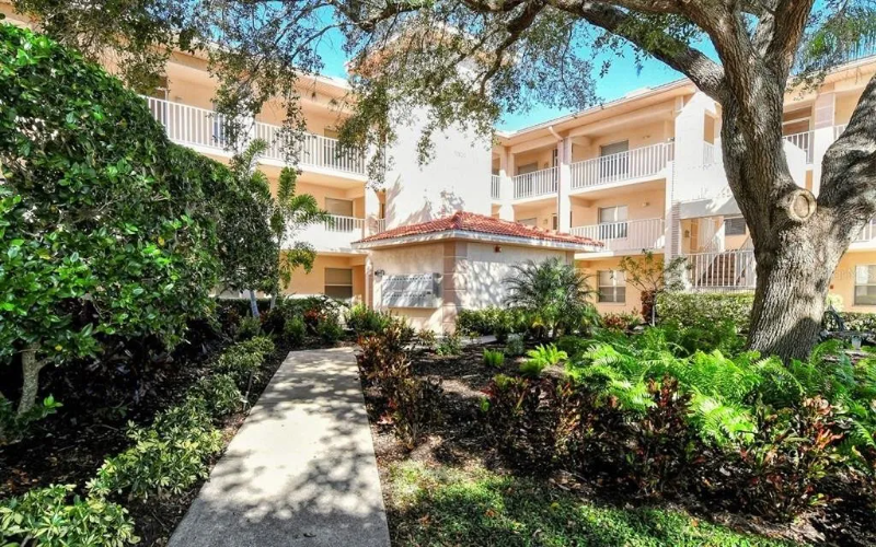 Sarasota Condo: 9300 Clubside Circle #1206