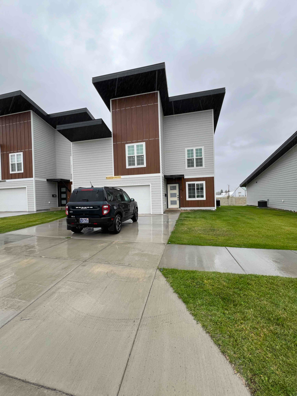Great Falls Townhome: 2502 Castle Pines Dr.