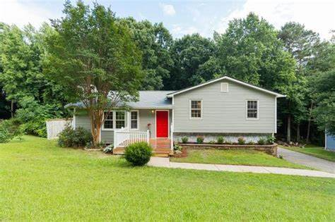 Carrollton House: 68 Hidden Branches Dr
