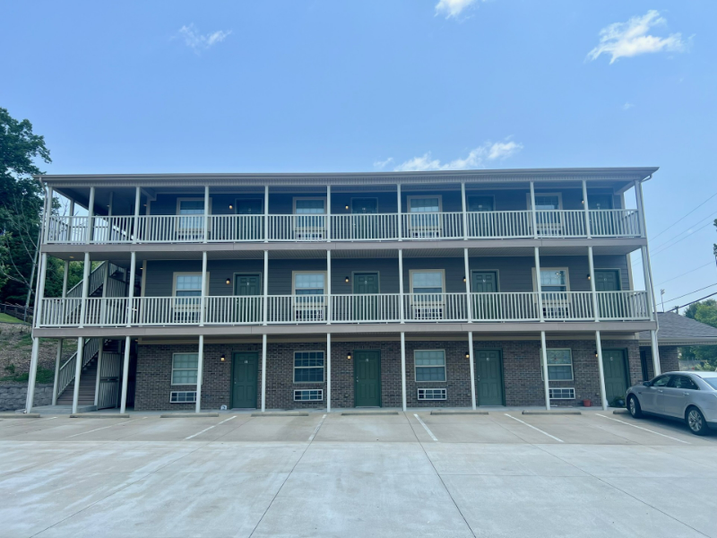 Huntington Apartment: 1604 Spring Valley Dr