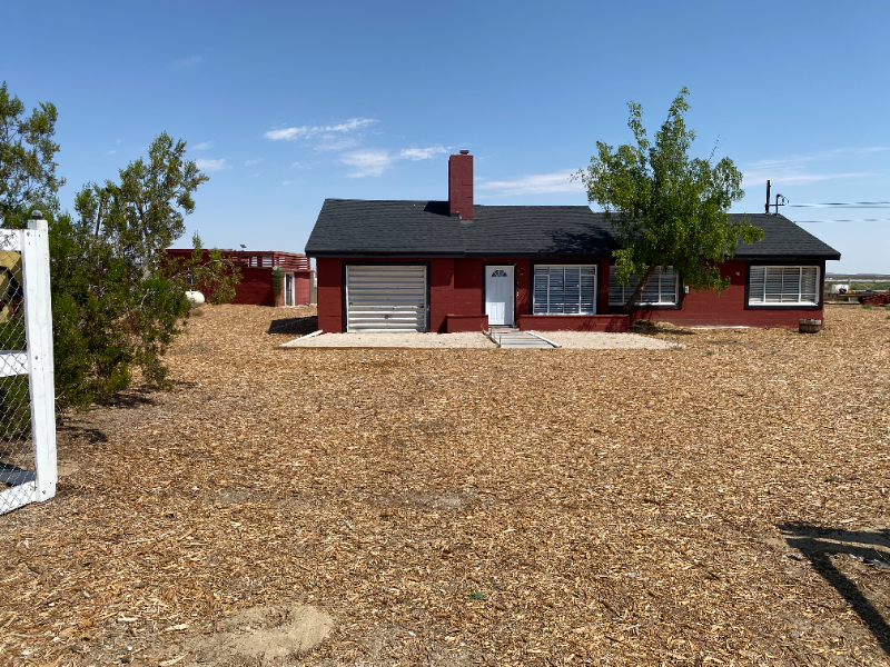 Palmdale House: 22317 East Avenue O