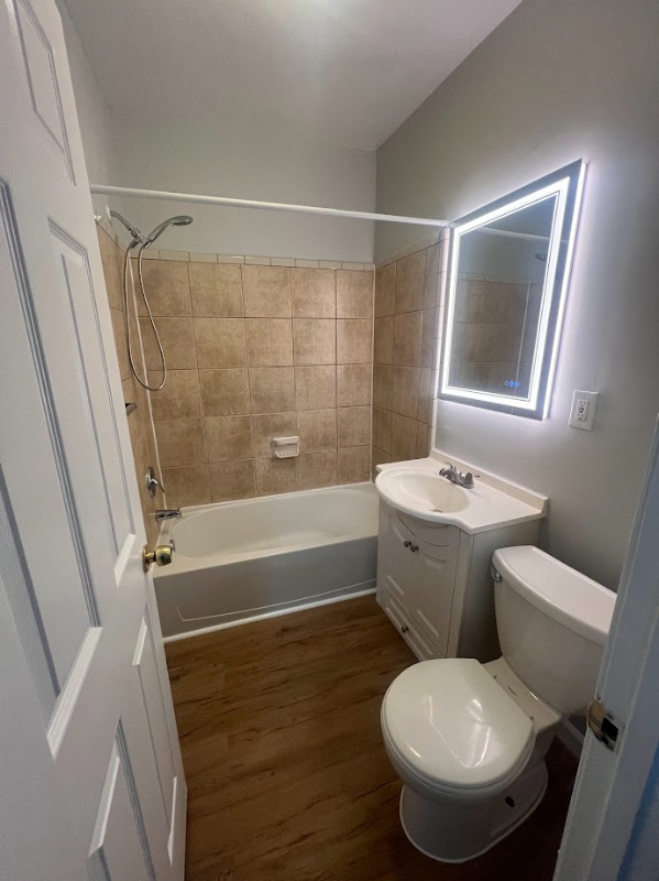 Washington Apartment: 1213 Raum St NE
