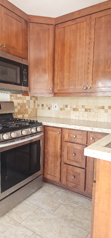 San Diego House: 3871 Superba St