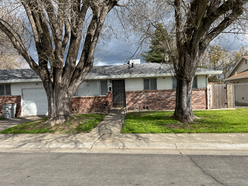 West Sacramento House: 1041 Clarendon Street