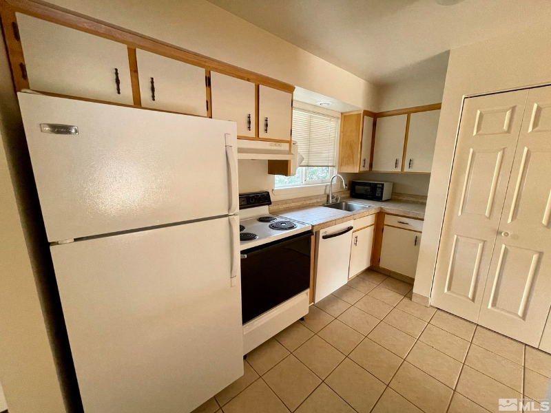 Gardnerville House: 1365 Kittyhawk Ave
