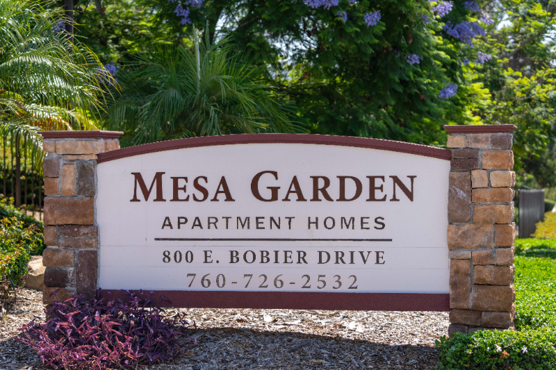 Vista Multiplex: 800 East Bobier Dr