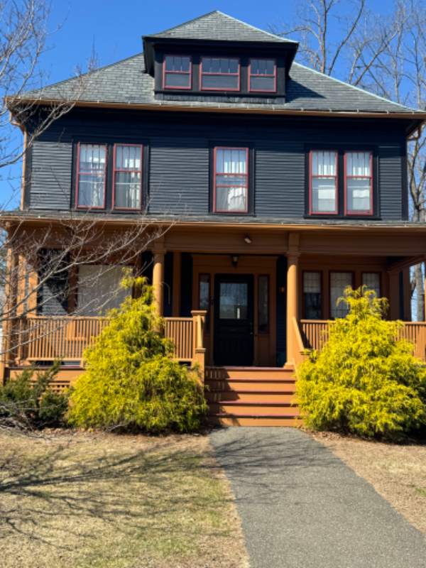 South Hadley Single Room: 79 College St