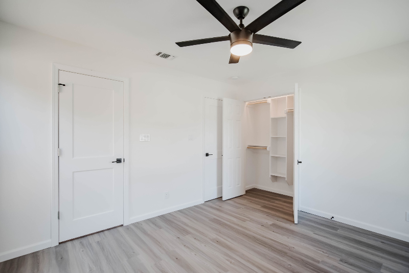 Victoria House: 2203 E Rosebud Ave