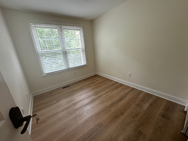 Montgomery Village Single Room: 10131 Maple leaf drive