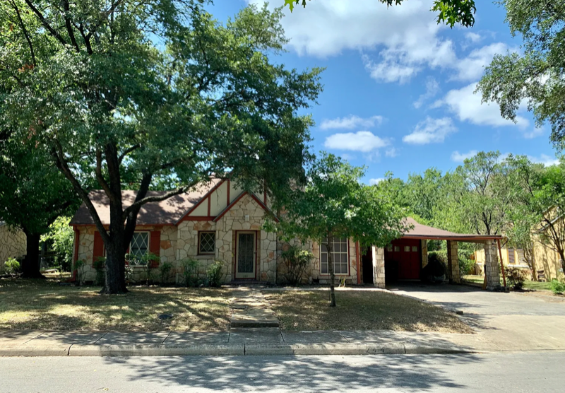 San Antonio House: 244 w Hermosa