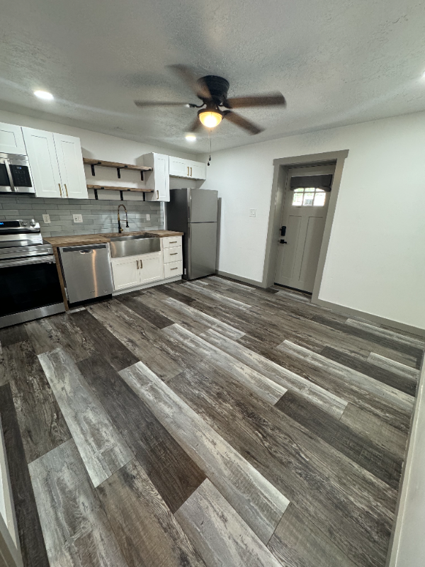 Martin Apartment: 534 Lee Street