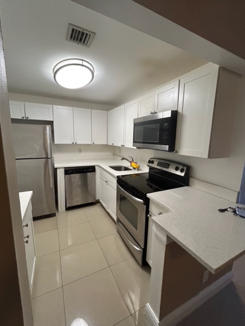 Boca Raton Single Room: 490 NW 20th St
