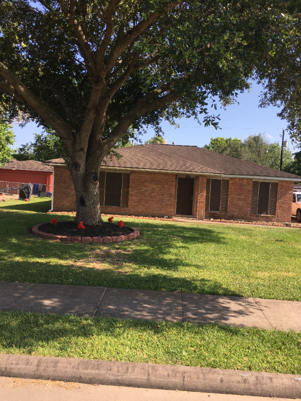 Angleton House: 1316 Hospital Dr