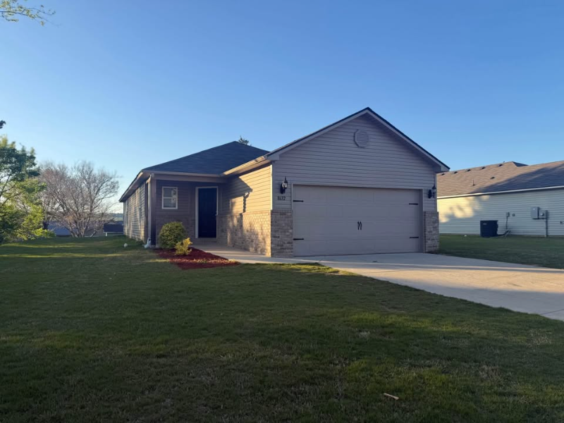 Leeds House: 8632 Mohring Pl