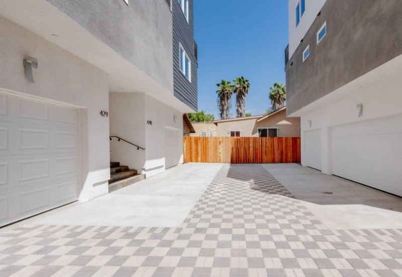 Los Angeles Townhome: 429 1/2 N Heliotrope Dr.