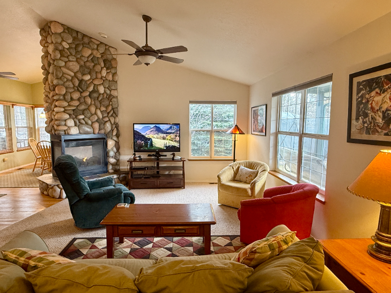 Whitefish House: 530 Glenwood Road