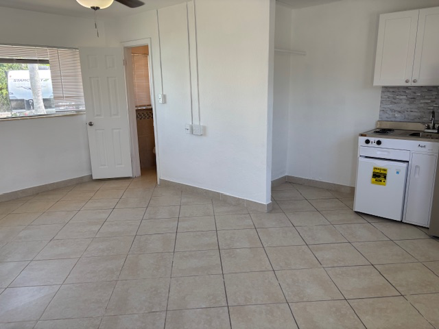 North Fort Myers Apartment: 1064 N Tamiami Trail