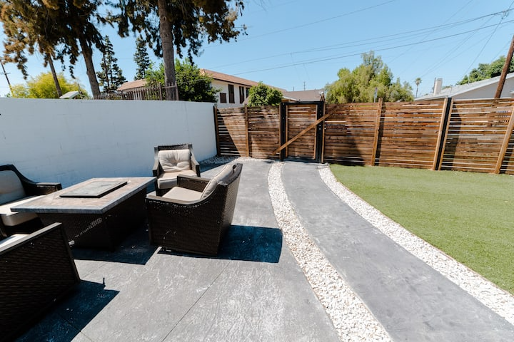 Van Nuys Multiplex: 14836 Archwood Street