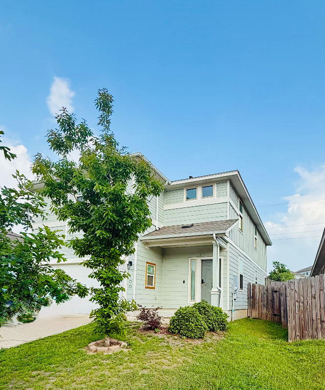 Buda Single Room: 400 Eagle Brook Ln