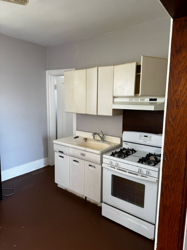 Elgin House: 314 E Chicago St