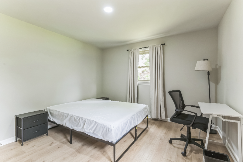 Clarksville Single Room: 2265 Wildwood Dr