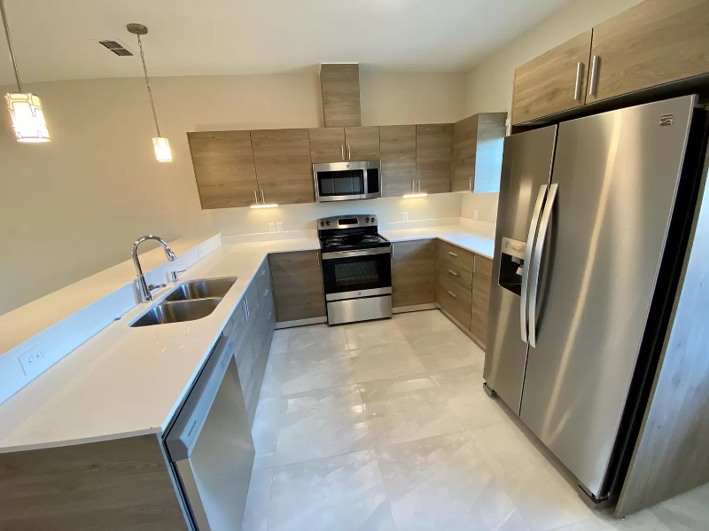 Edinburg Townhome: 520 Newport Ave