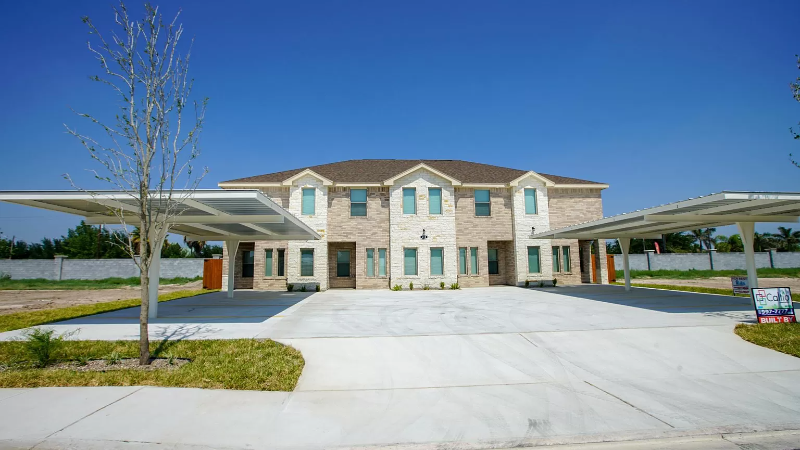 Edinburg Townhome: 404 Newport Ave