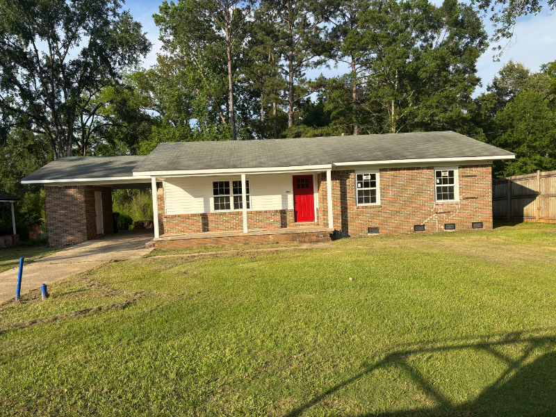 Pine Hill House: 510 Oak Grove Drive