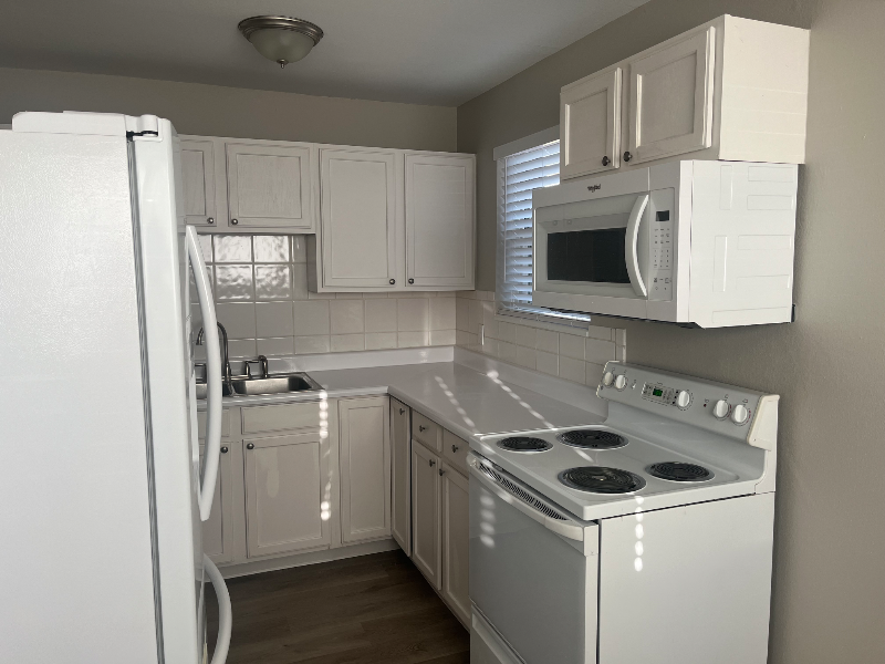 Lakewood Apartment: 210 S Brentwood St