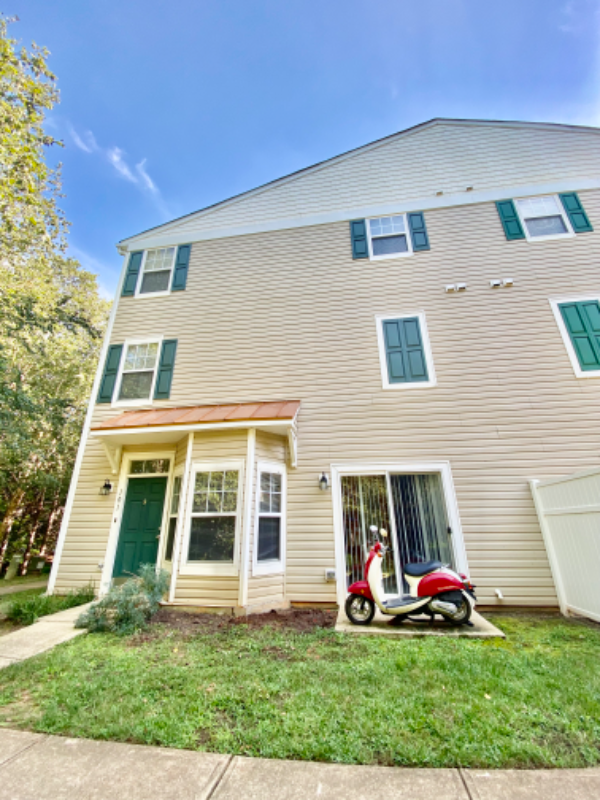 Raleigh House: 2231 Raven Rd,101
