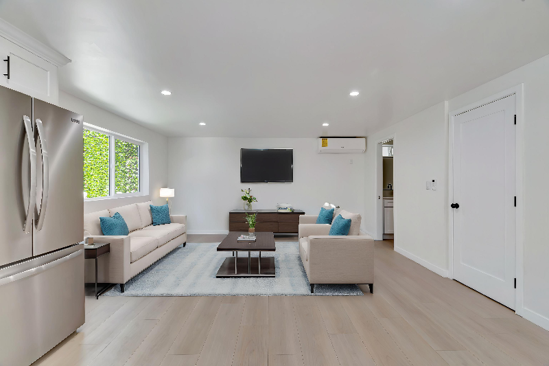 Los Angeles Townhome: 5193 3/4 W 20th st