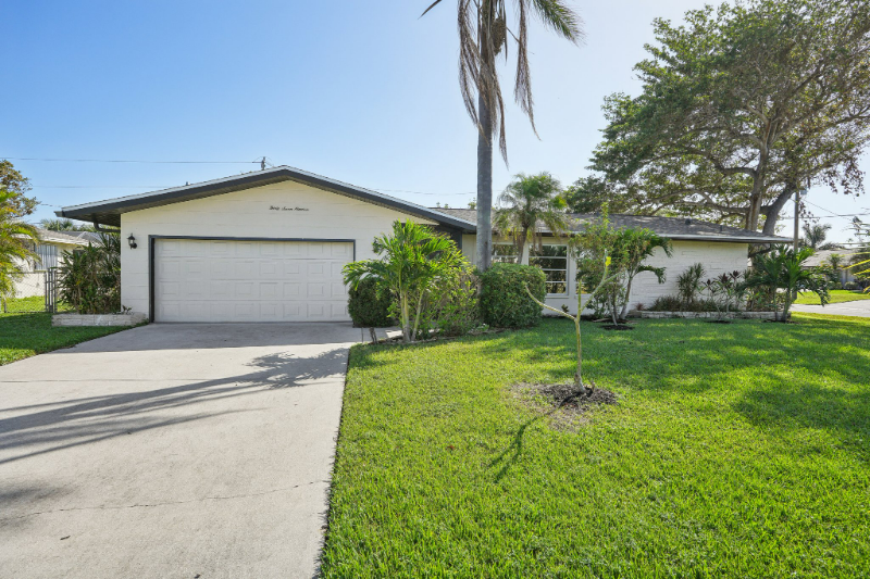 Cape Coral House: 3719 SE 1st Pl