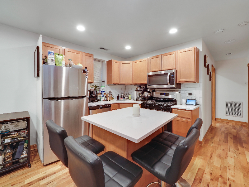 Chicago Apartment: 2425 N Greenview Ave